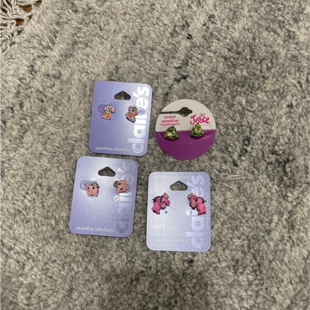 Earrings claires and justice